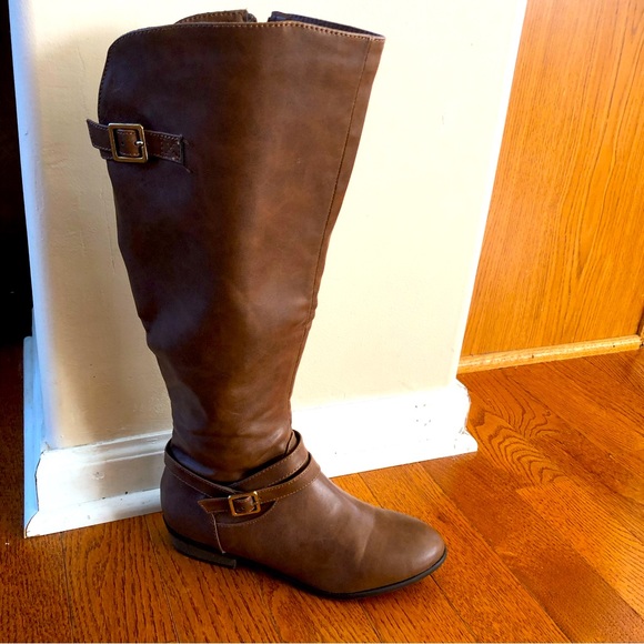 Material Girl High Boots Cognac Size 7.5 M Buckle Zipper Box MCAPRI Lined - Picture 9 of 13